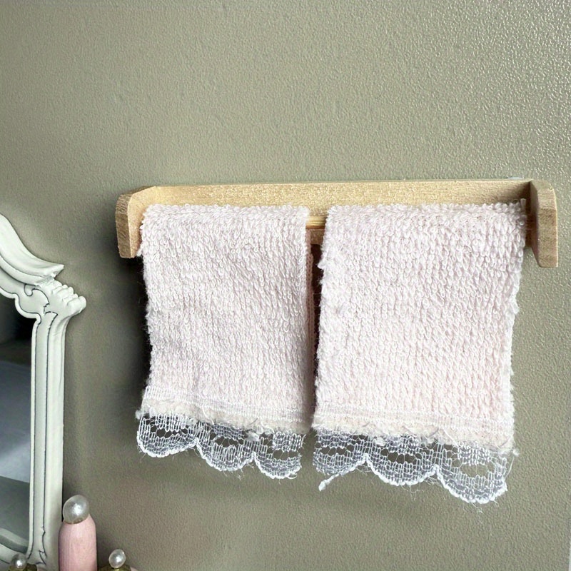 1: 12 Dollhouse Pink Towel Rack Bath Towel Rack Miniature Bathroom Model Scene Decoration