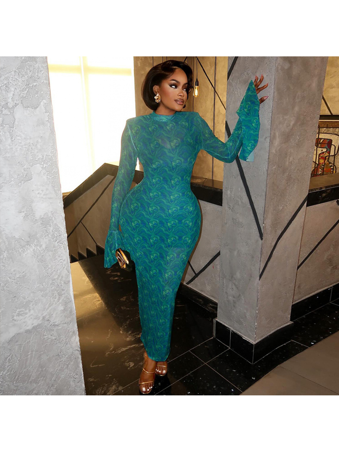 A Retro And Elegant Women'S Dress with a Fit, Round-Neck, Long-Sleeved, Loose And Comfortable Style