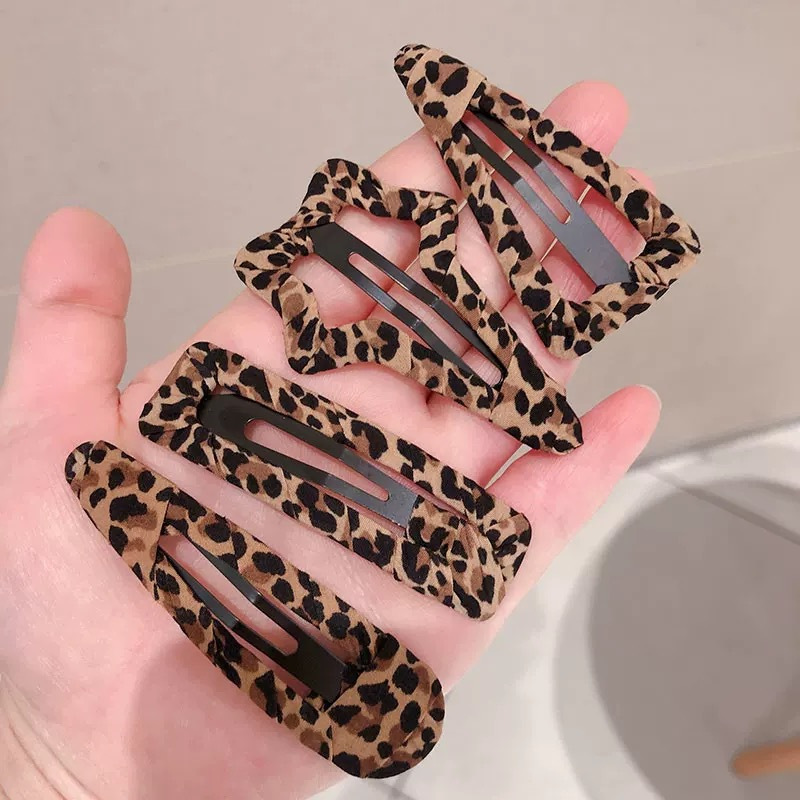 Image of A Four-piece Set Of Seasonal Leopard Print Hair Clips For Women, Featuring Stylish Bb Clips With Large Edges And Tassels, Popular As Hair Additions