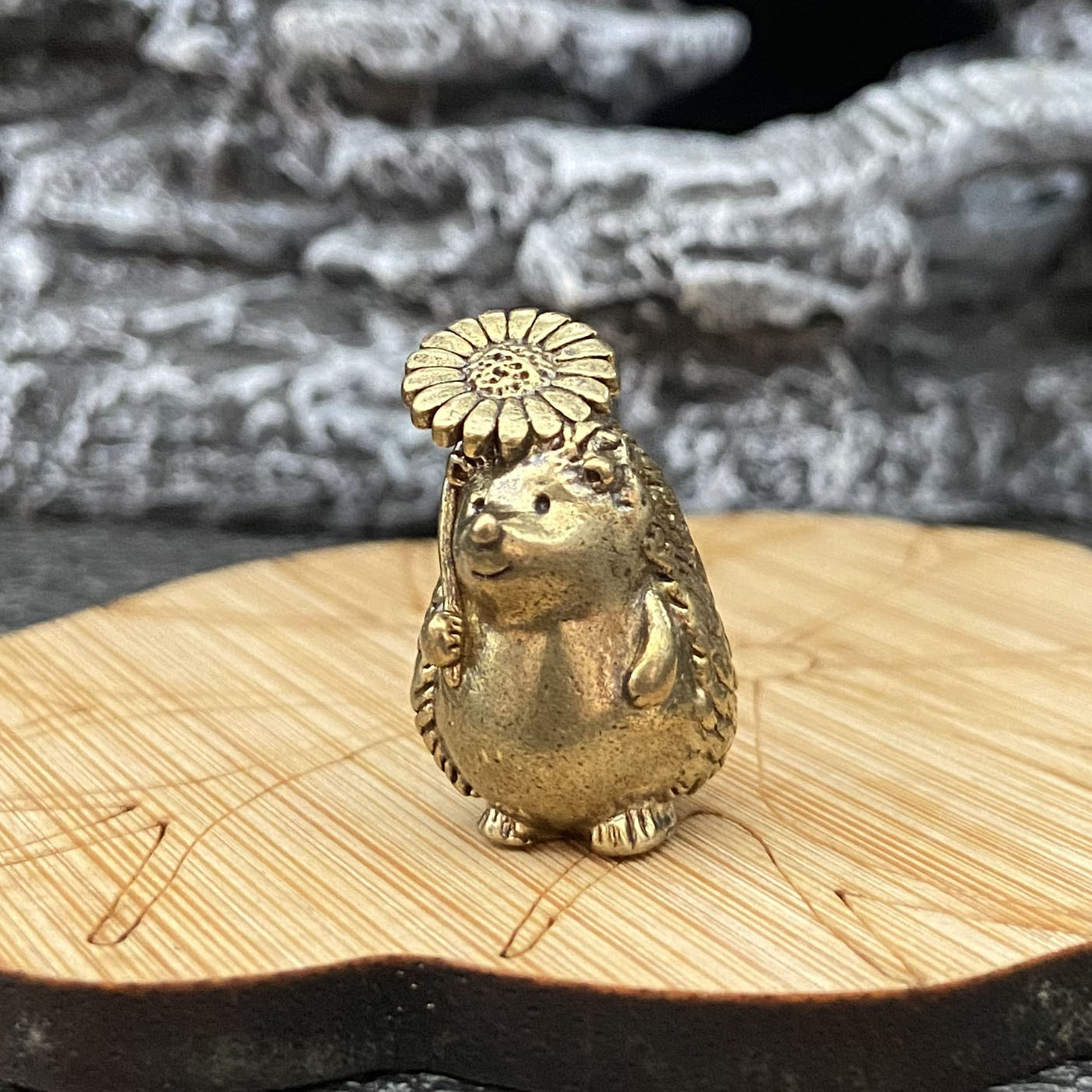 TEMU Ornement de petite statue de hérisson marguerite en laiton rétro, mini sculpture de bureau, décoration de d'étude, cadeau créatif, artisanat à