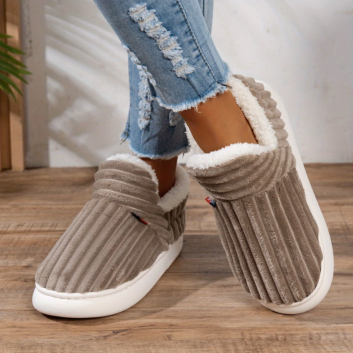 chaussures dintérieur dhiver pour femmes à semelle épaisse et doublure en peluche, style nouveau transfrontalier, chaussons pour hommes avec talon, chaussures pour femmes Détails du produit 9