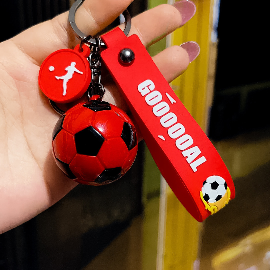 Image of Soccer-themed Keychain; A Sporty Accessory Suitable For Bags, Backpacks, And Car Keys—a For Men And Women