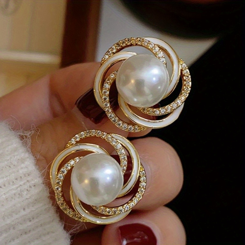 Image of 1 Pair Of Women's Fashion Stud Earrings, Luxurious Twisted Design With White And Black Enamel And Inlays, Versatile Accessory For Daily Casual Wear, Weddings, Banquets, And Parties, Elegant Jewelry