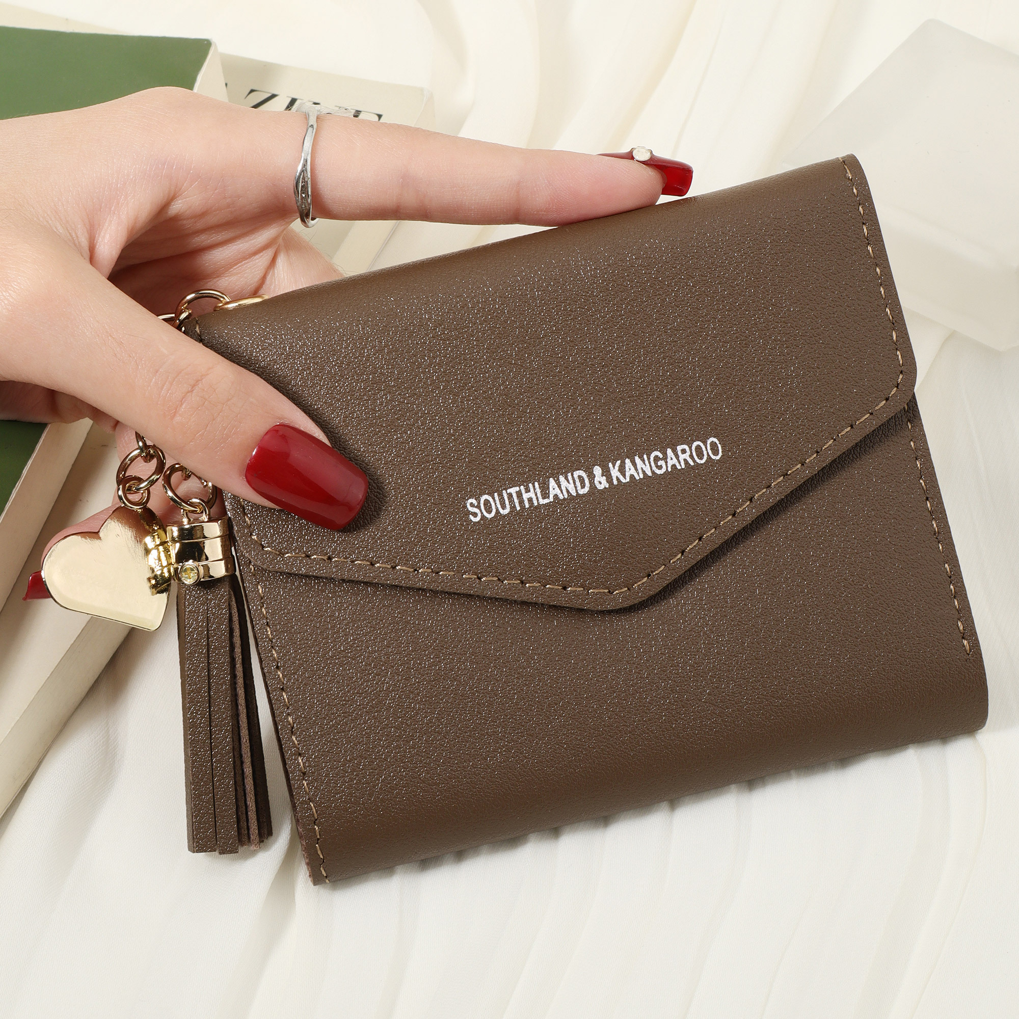 Image of Minimalist Women's Short Wallet Card Bag, Metal Heart-shaped Decorative Wallet, And Tassel Decorated Women's Wallet, Suitable For Outdoor, Travel, And Back To School