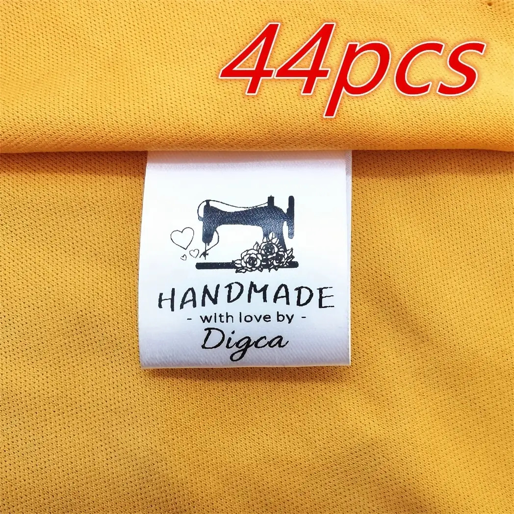 E-shop 44 personalisierte weiße Schleifenanhänger - Benutzerdefinierte Namen und handgefertigte Designs mit Nähmaschinenmuster, geeignet für