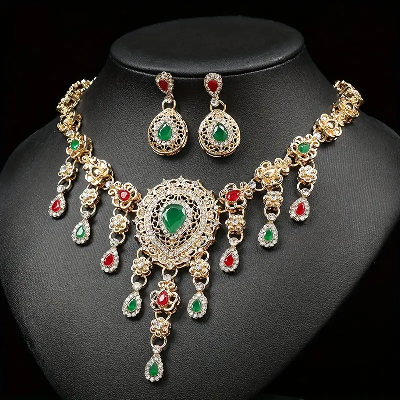 Ladies' Jewelry Set Including a Necklace, Earrings, Bracelet, And Ring, Featuring Rhinestone Embellishments. Stylish, Elegant, And Luxurious, Perfect for Weddings, Banquets, Parties, And Formal Occasions.