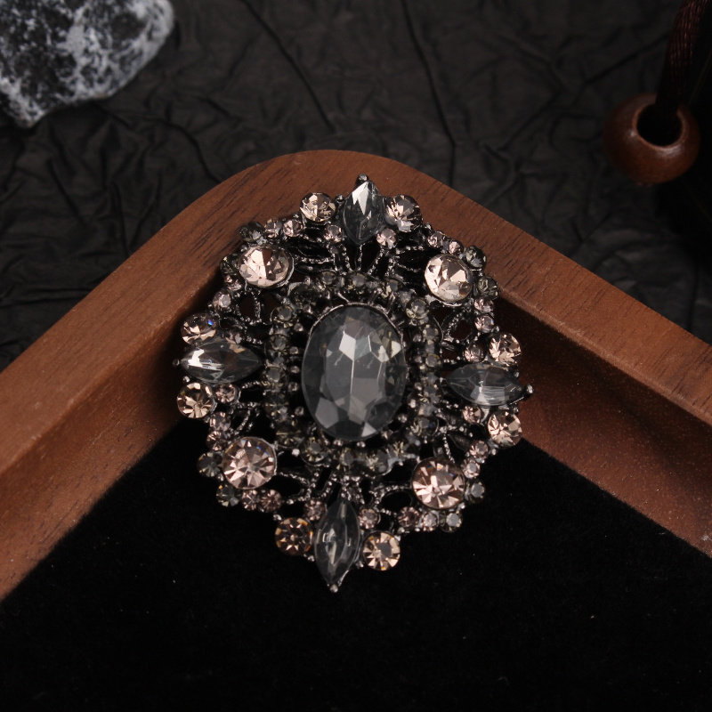 Vintage - Style Brooch With Dark Rhinestones: Perfect For Outfits, Events & Mysterious Styles