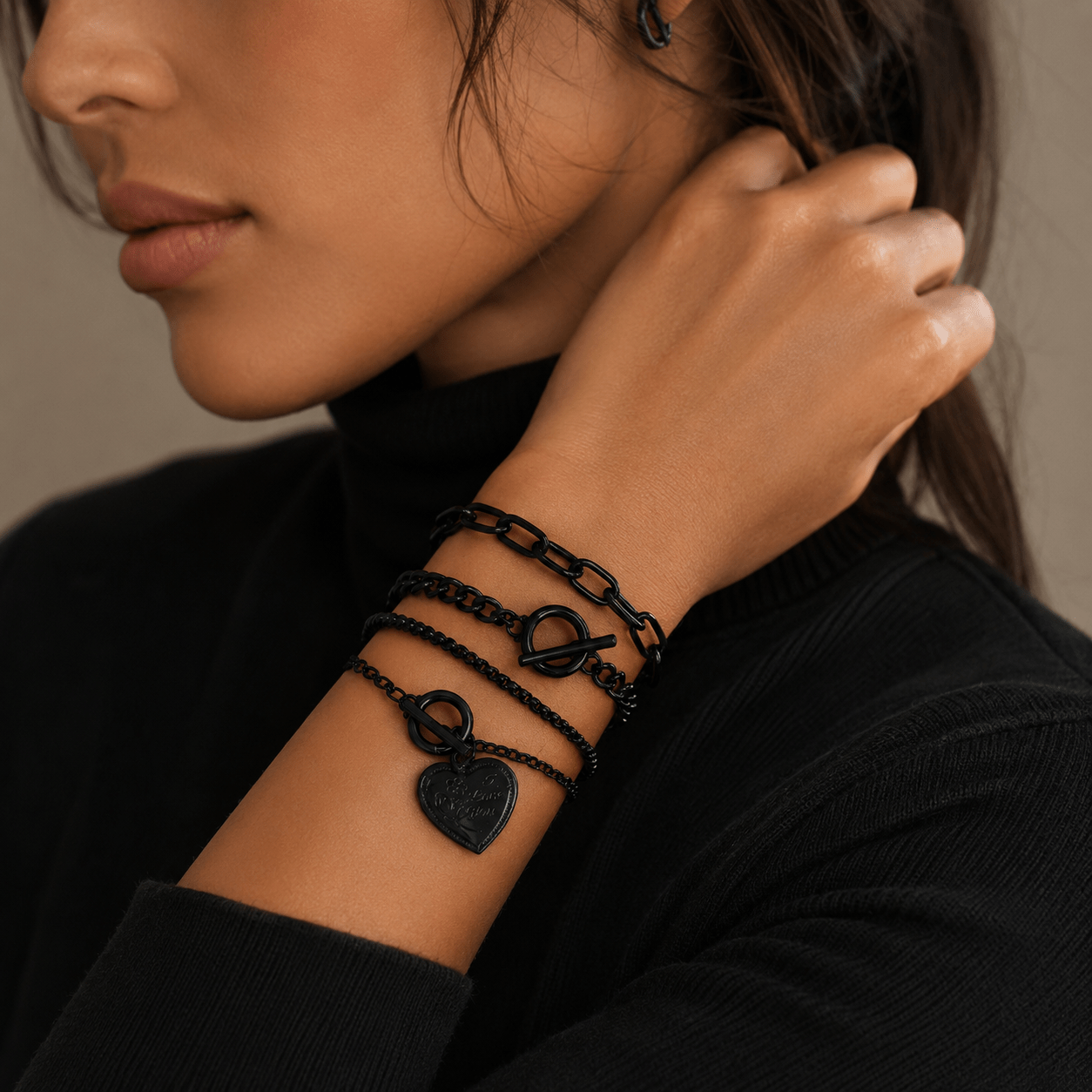 Image of 4pcs Women's Gothic Dark Style Fashionable And Versatile Black Heart Photo Frame Ot Clasp Stackable Black Chain Bracelet Set, Suitable For Women' Wear, Parties, And Vacations, Valentine's Day Gift