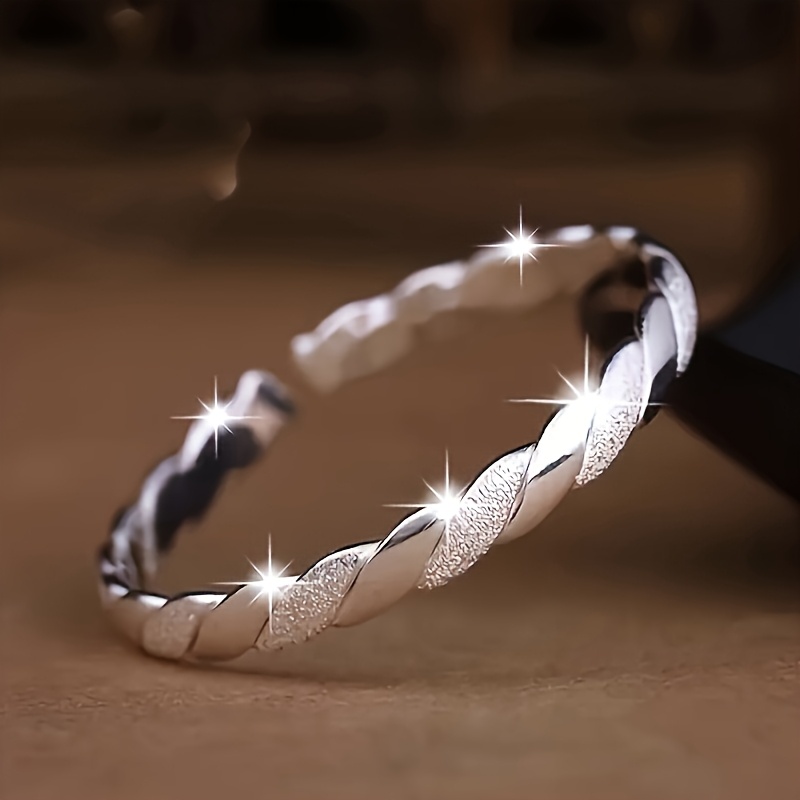 Women's Möbius Ring Intertwined Wrap Fashionable Bracelet