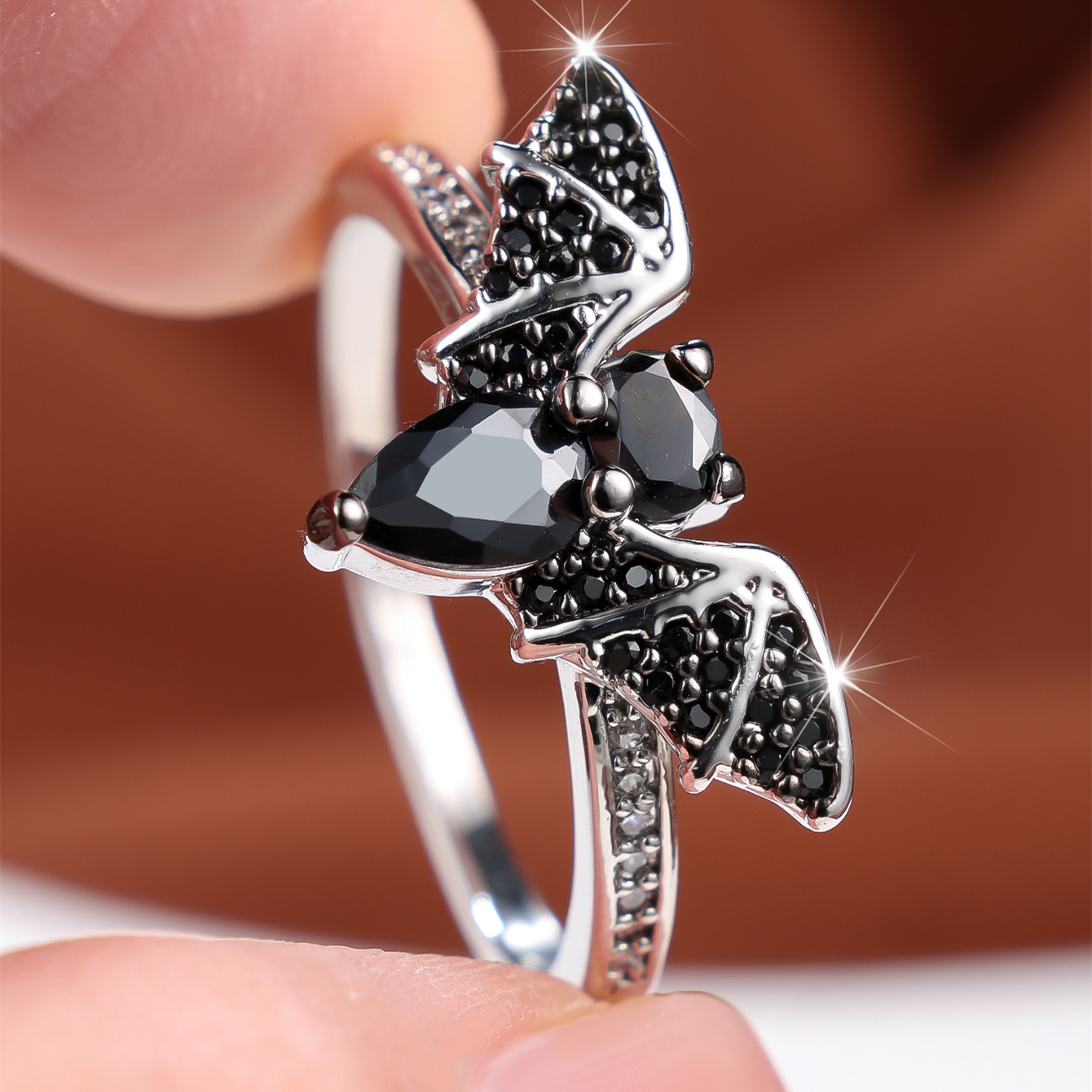 TEMU Gothic Bat-shaped Ring Black Zirconia Inlaid Punk Finger Ring Halloween Party Statement Jewelry Gift For Men Women