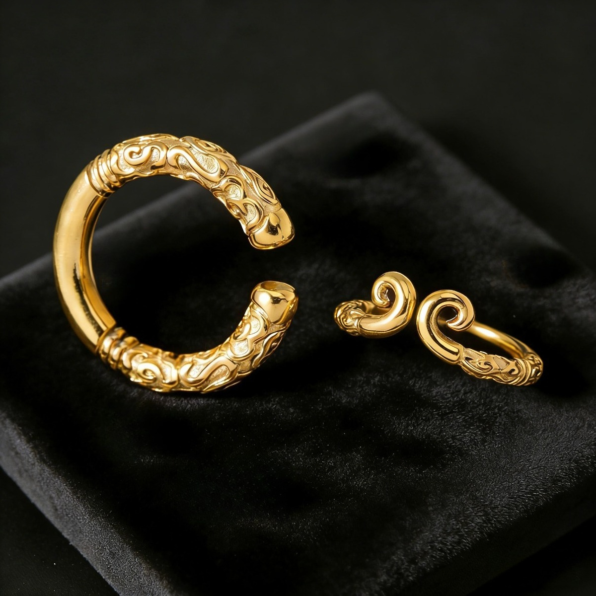 2pcs Golden Hoop & Black Wukong Couple Ring Set, Vintage Style