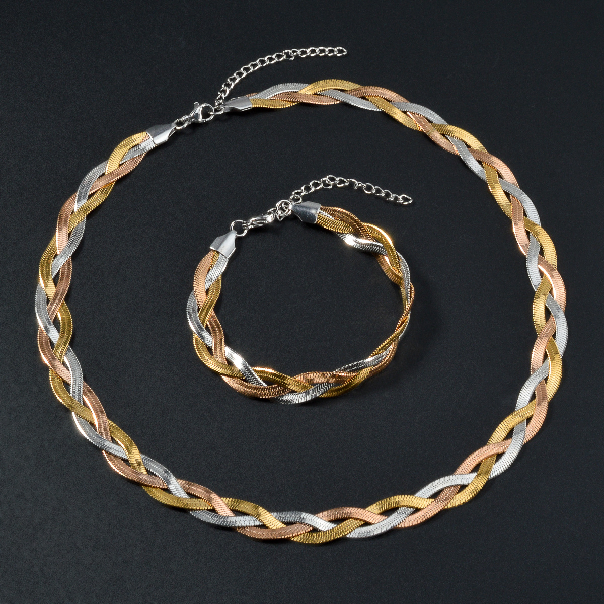 Image of A Jewelry Set For Women Consisting Of A Necklace And A Bracelet, Featuring A Easy Three-color Twisted Design, Wear And Parties, Making It An Ideal Gift