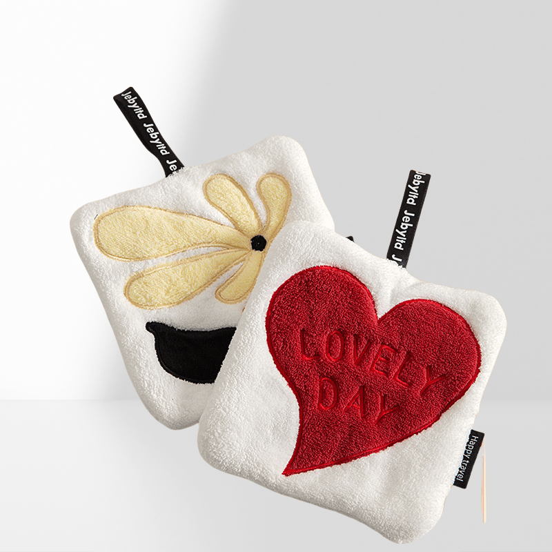 

1/2pcs Coral Fleece Square Hand Towel, Heart , Easy To Hang, Strong Water Absorption And Quick Drying, Cute And Soft, Suitable For Kitchen And Bathroom And Valentine's Day Gifts, Christmas Gift