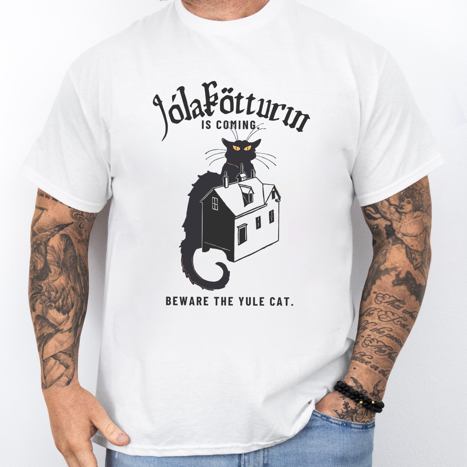 

1pc Jolakotturinn Graphic Tee, Unisex Cotton T-shirt With Cat Design, Casual Crew Neck Short Sleeve, Holiday Yule Cat Top, Digital Heat Transfer, 100% Cotton, 180gsm - Weekend Casual Wear