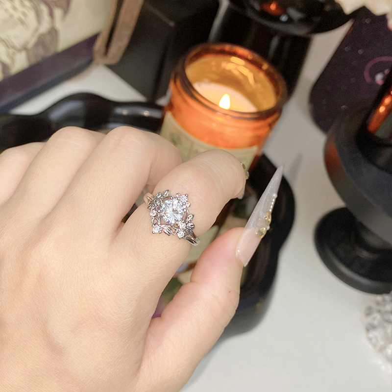 Women's Branch Design Ring with Round Main Stone