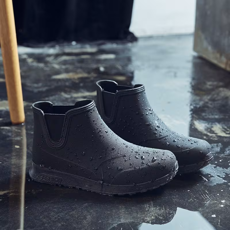 unique couples rain boots that are waterproof and slip resistant suitable for couples and families Product details 4