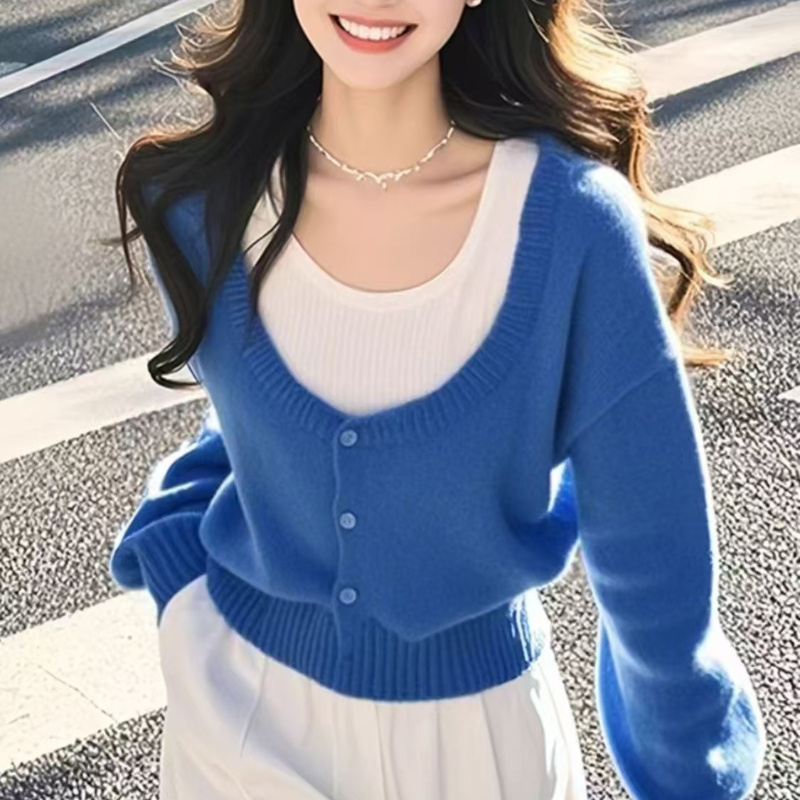 

Stylish Blue Two-piece Sweater For Women, A Relaxed Autumn And Winter Look, Featuring A Unique And Elegant Knitted Design.