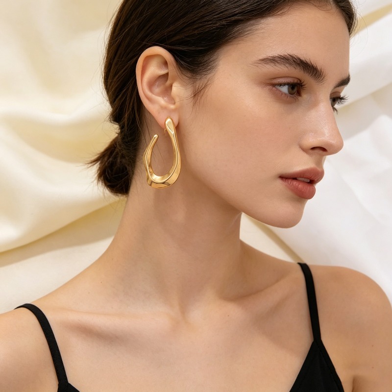 Women's French Retro Stainless Steel Geometric U-Shaped Earrings