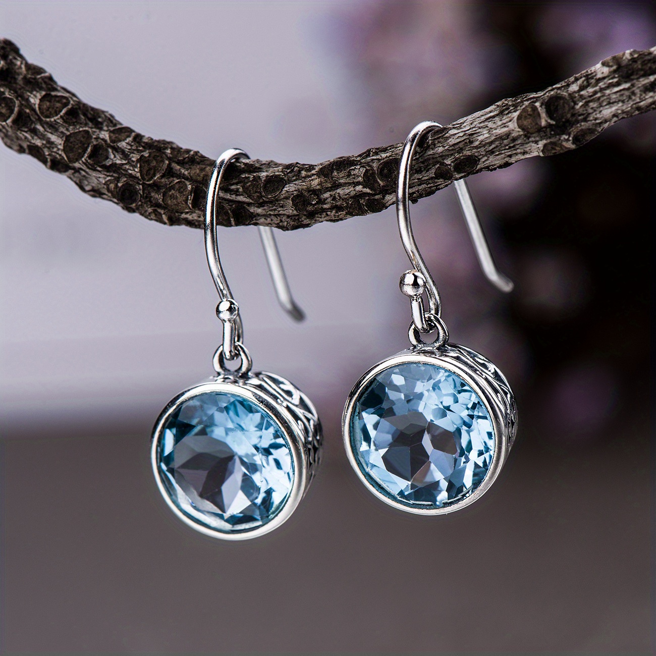 E-shop Elegante minimalistische Ohrringe mit Meerblauem Zirkonia geschnitztem Muster für Frauen – für Partys, Urlaub, Mode, Freizeit – Exquisite
