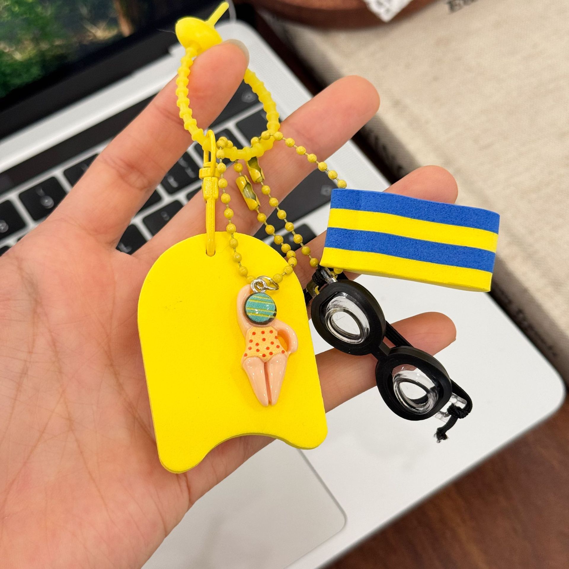TEMU Llavero con temática de natación, mini gafas de natación, tabla de natación y llavero de accesorio con forma de , decoración para bolso, regalo