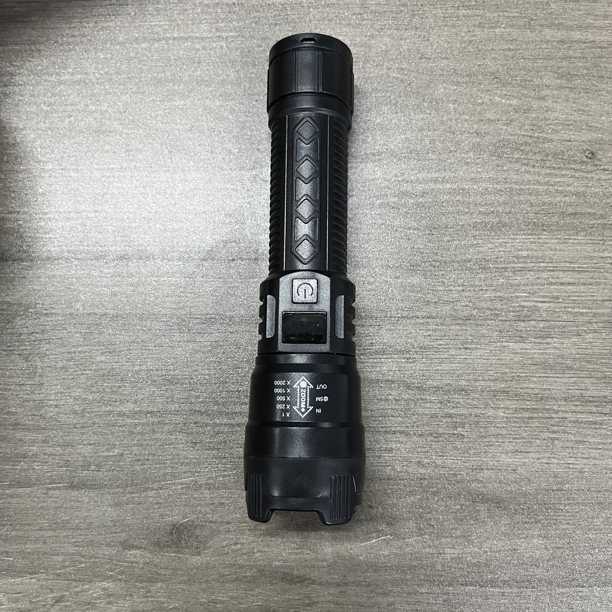 TEMU 1 pièce Lampe de poche LED MACROCOSM rechargeable par USB, lumière avec affichage de la batterie et 3 , lanterne de randonnée portable adaptée