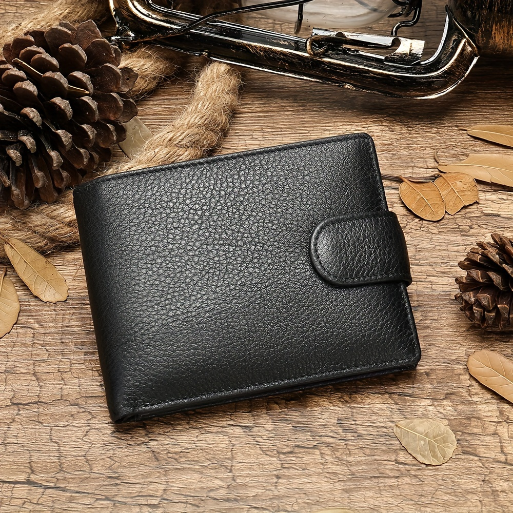 

Portefeuille Vintage pour Hommes en Cuir Noir avec Protection RFID, Plusieurs Fentes pour Cartes & Grand Compartiment pour Argent - Design Élégant avec Accents de Pin & Feuille pour un