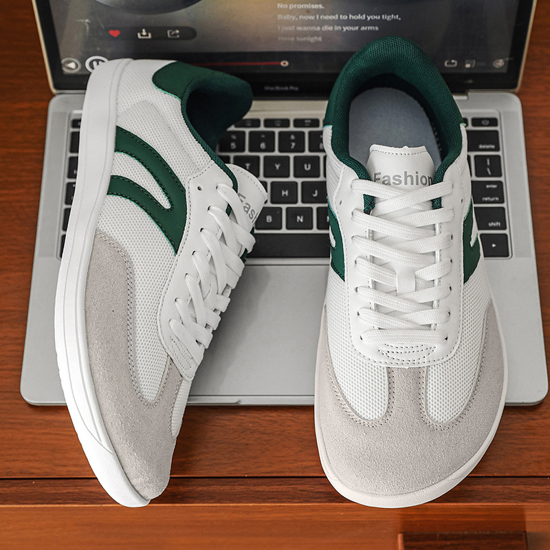 Retro Style Men's Wide Fit Casual Shoes Large Size Breathable Lightweight Flat Sneakers For Foot