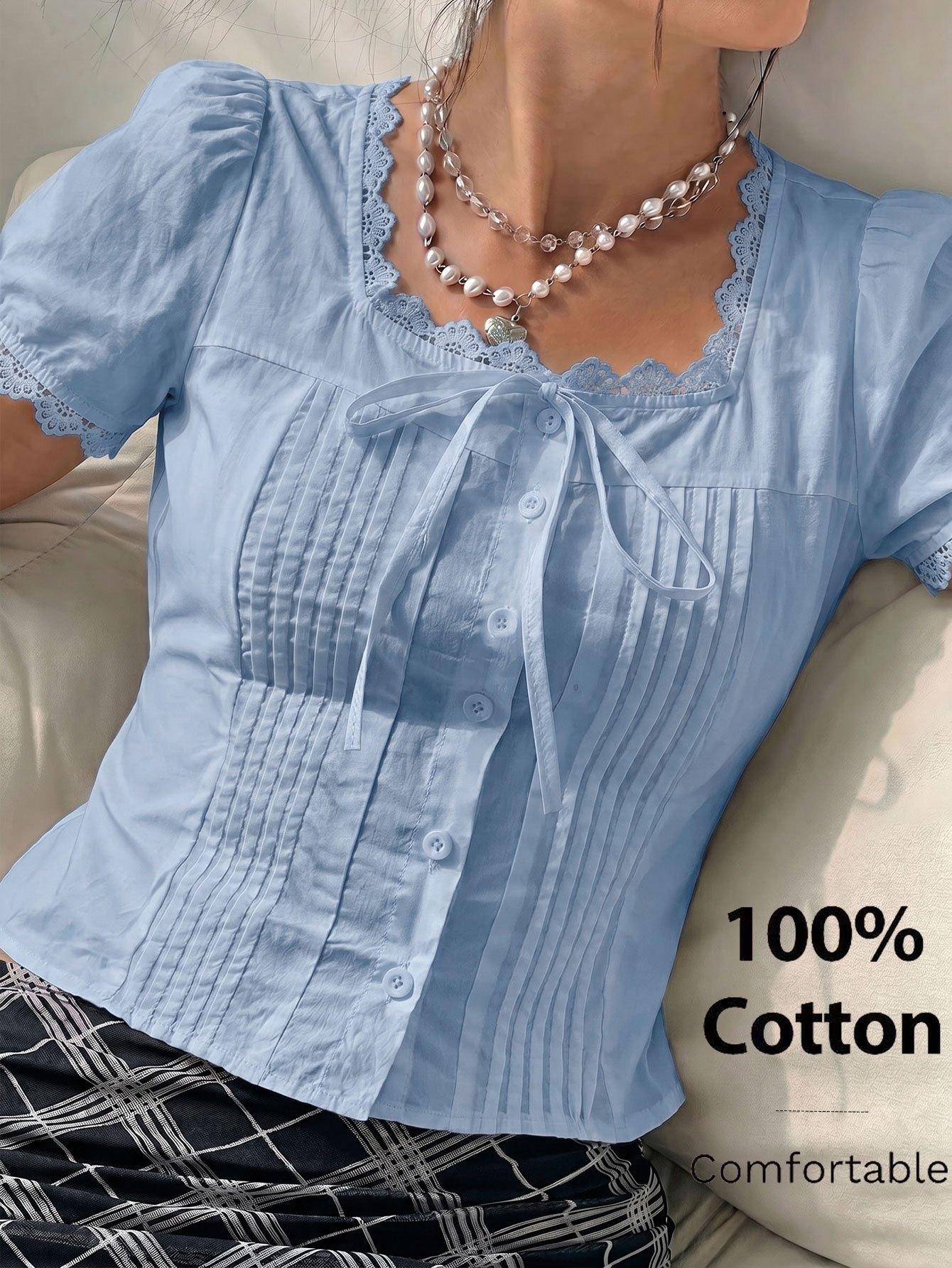 Artikelbild plus size - damenmode in großen größen, 100% einfarbige bluse mit eckigem ausschnitt, spitzenbesatz, puffärmeln, crop-design, vertikale pintuck-streifen vorne, bindeknopf vorne, schmal geschnittenes kurzes shirt,   für lässige alltagskleidung, nachmittagstee, street snap, konzert, geburtstag und hochzeit