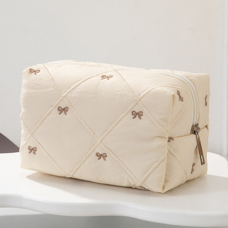 TEMU Nouveau sac de Cosmétique matelassé avec nœud papillon, trousse de toilette de voyage portable, un sac de rangement pour les rouges à lèvres et