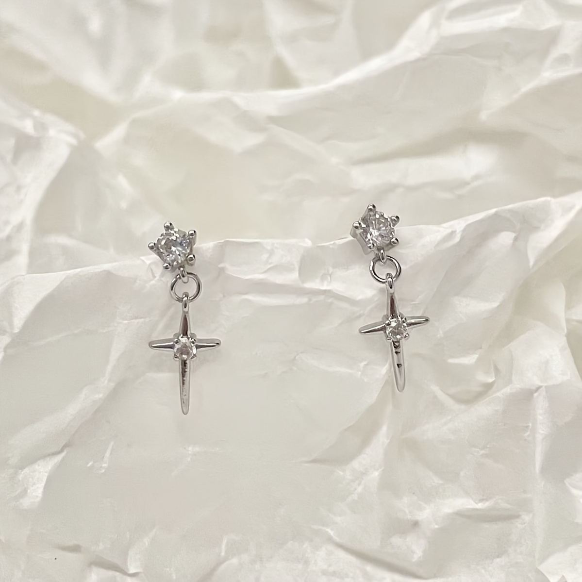 TEMU Un par de aretes , dulces, geniales y modernos, de personalidad de , estilo frío, de lujo de y versátiles