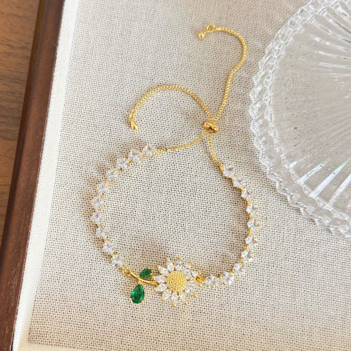 TEMU Sunflower Bracelet With A Rotating Green Leaf Design, Featuring An Adjustable Chain Length. This Floral Jewelry Is Perfect For Stress And Is