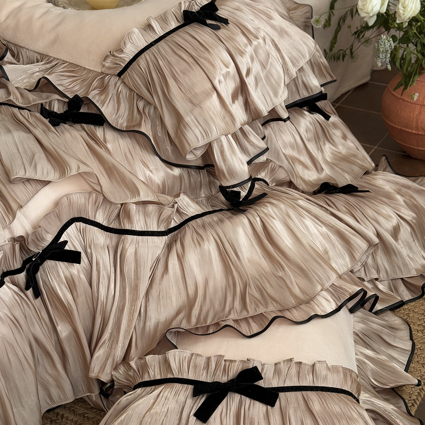 4 dalių naujo 2025 metų rudens ir žiemos didelio tankio pieno aksomo daugiasluoksnės marlės patalynės komplektas (paklodės ir antklodės) – šiltas ir gražus, aukštos kokybės, patogus miegas, tinkamas naudoti namuose, galimas 2 spalvų variantai