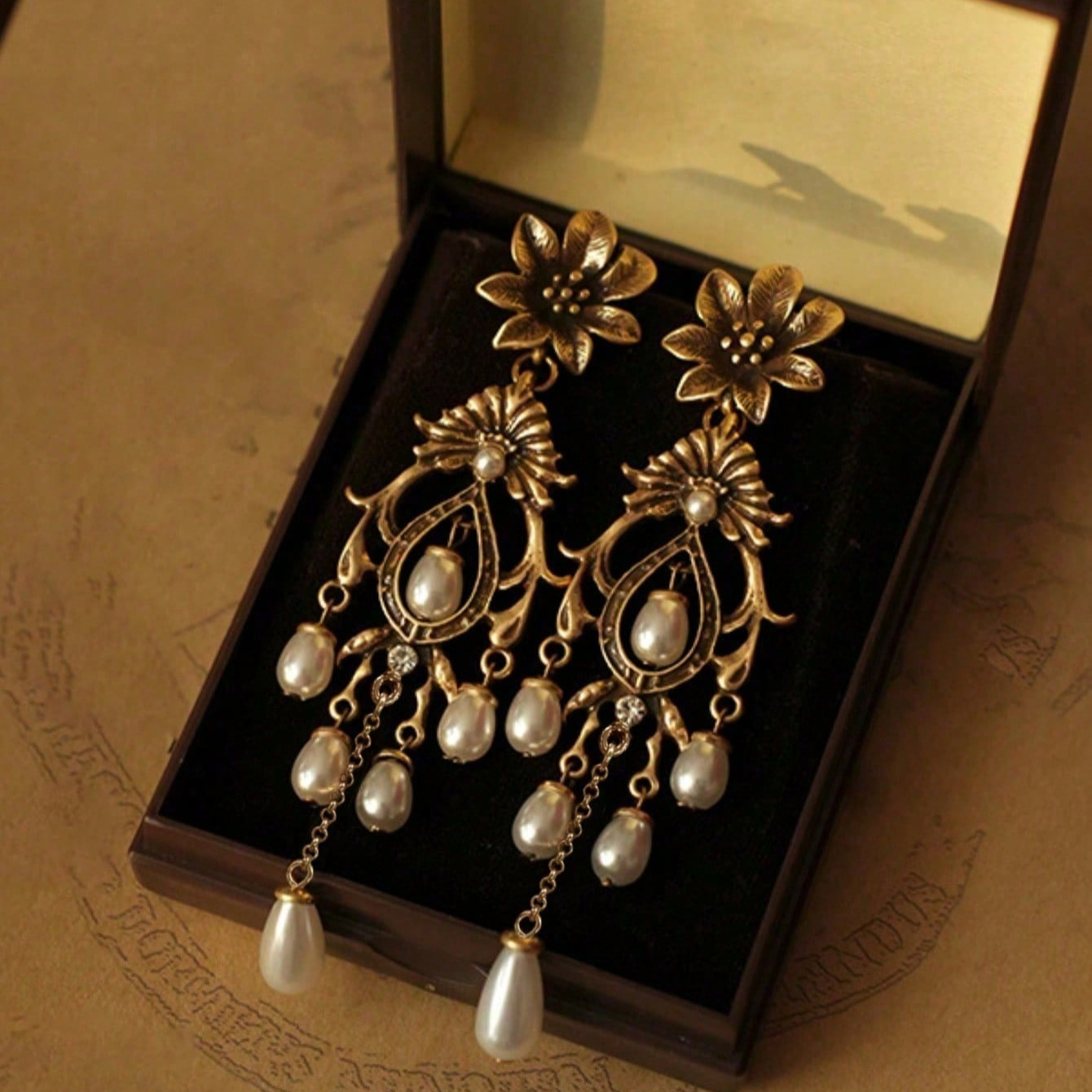 A Set Of Stylish And Earrings Featuring Flower-shaped Water Drop Tassels, Medieval Court Fashion. Luxurious And Sophisticated Additions Are