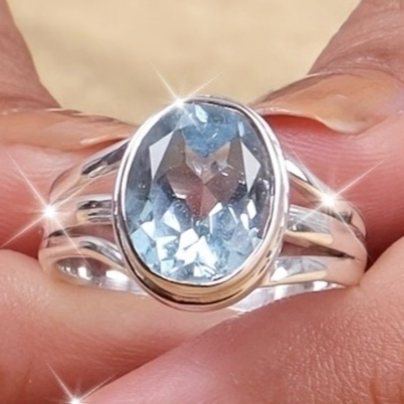 Image of Elegant Simple Inlay Synthetic Zirconia Oval Ring For Women Vacation Casual Parties Fashion Accessories Anniversaries Exquisite Gifts