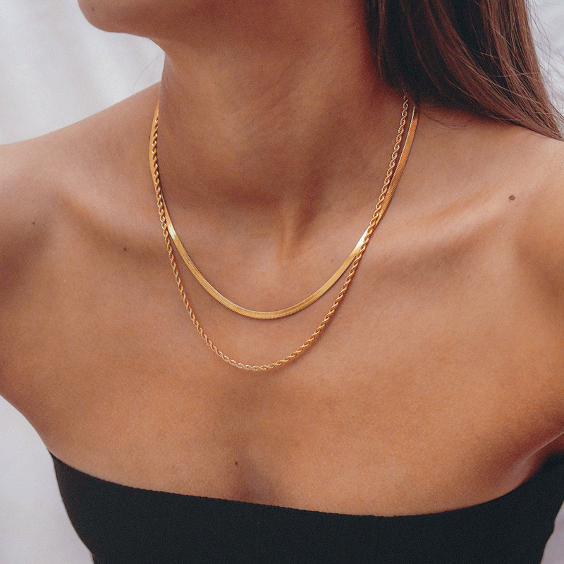 E-shop Ein vielseitiges modisches Vintage-inspiriertes elegantes trendiges Doppelschicht-Schlangenknochenkettendrehkettchen, ein klassisches