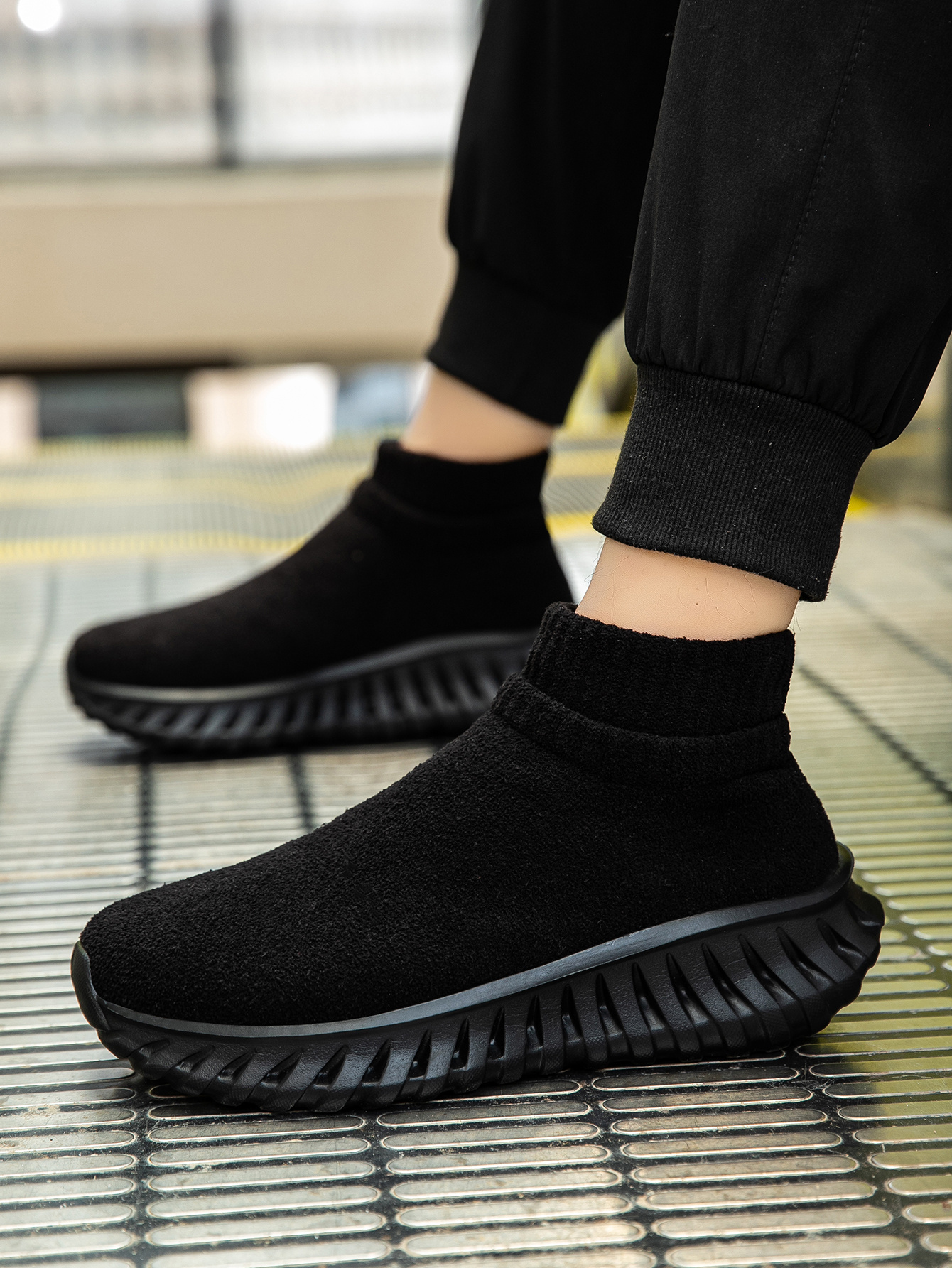 2025 New Autumn And Winter Thick Warm Men'S Fashionable Versatile High-Top Casual Shoes, Lightweight And Comfortable Sports Shoes