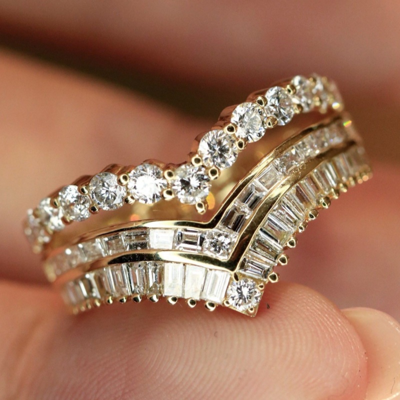 Luxury V-Shaped Synthetic Zirconia Ring
