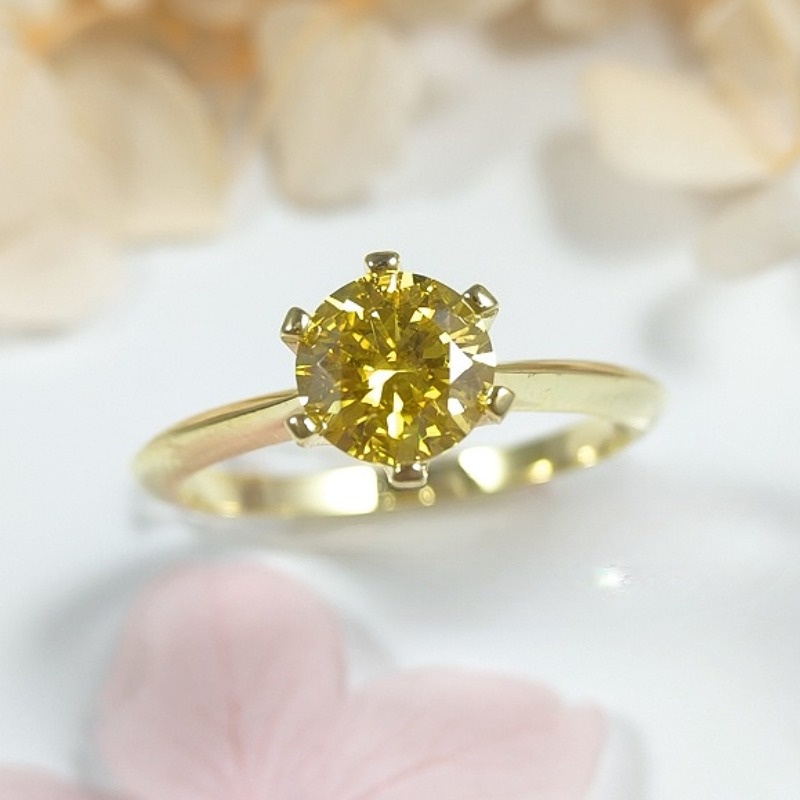 Women's 1.0 Carat Yellow Moissanite Six-Clawed Ring