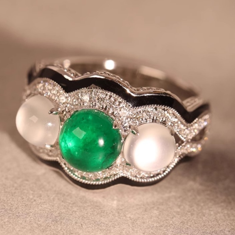 Women's Vintage Luxury Three Stone Synthetic Zirconia Ring