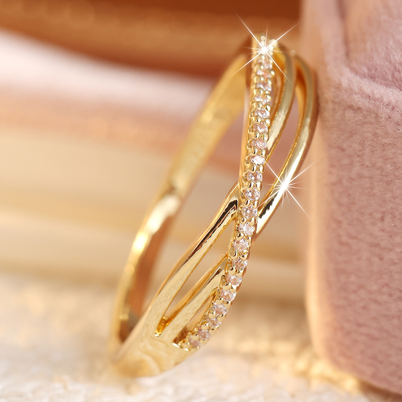 Twisted Pattern Ring with Light Pink Synthetic Zirconia, Daily Wear