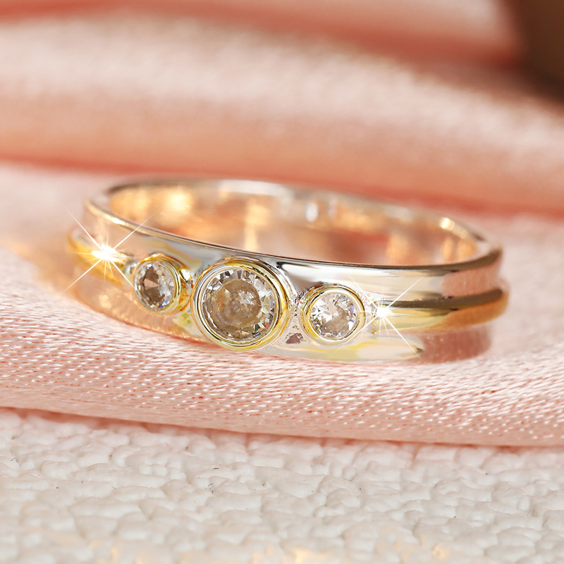 Fashionable Two-Color Easy Ring with Synthetic Zirconia