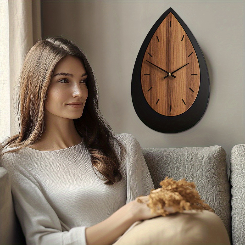 Artistic Silent Wall Clock Made of Decorative Wood in an Irregular Shape, Battery-Operated. Available in Sizes 14, 16, And 45.72 cm, This Vintage Wooden Clock Is Perfect for Home Decor in The Kitchen, Living Room, Bedroom, Or Office
