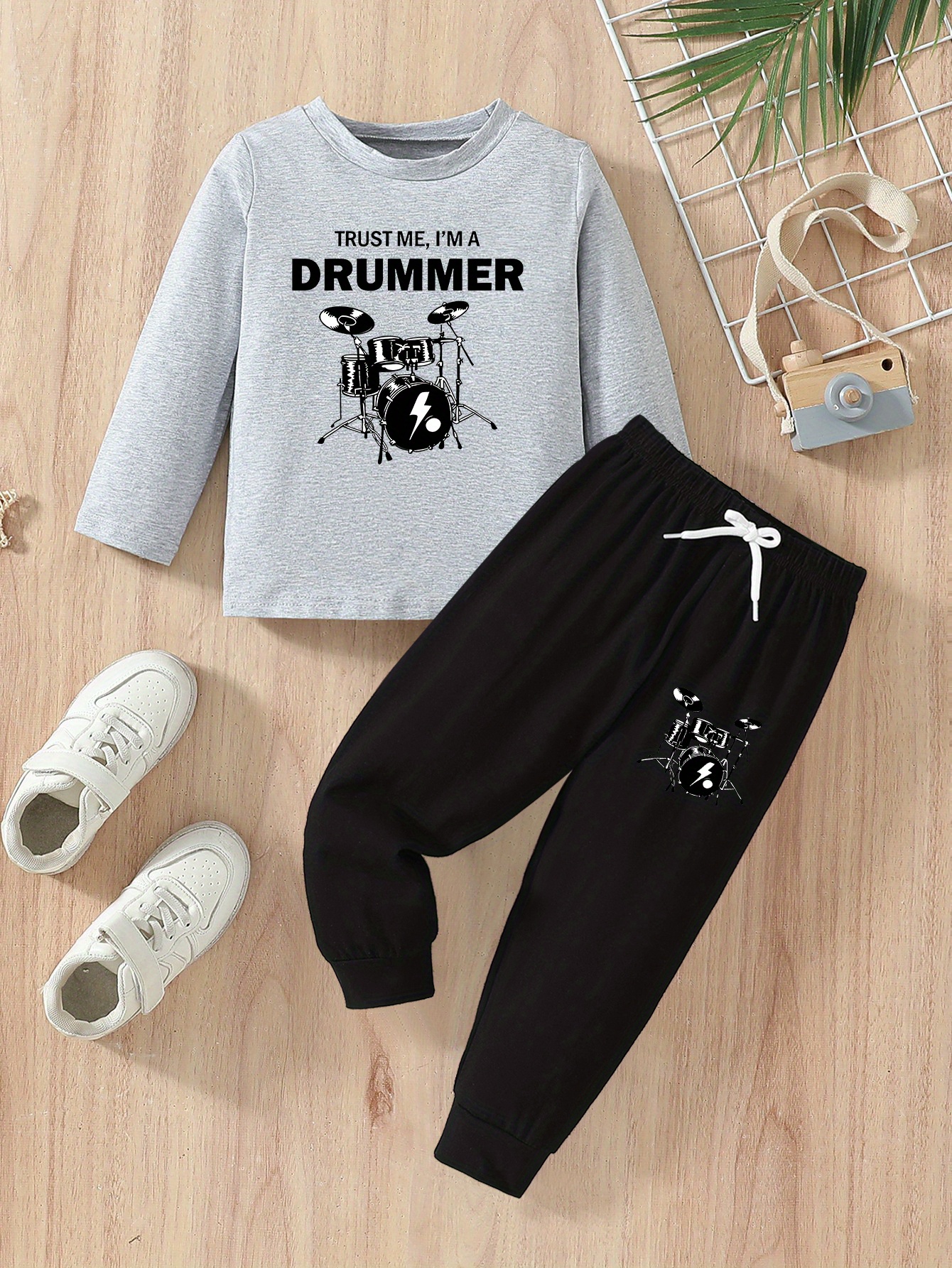 Trendy T-shirt en broek met drumprint voor jongens