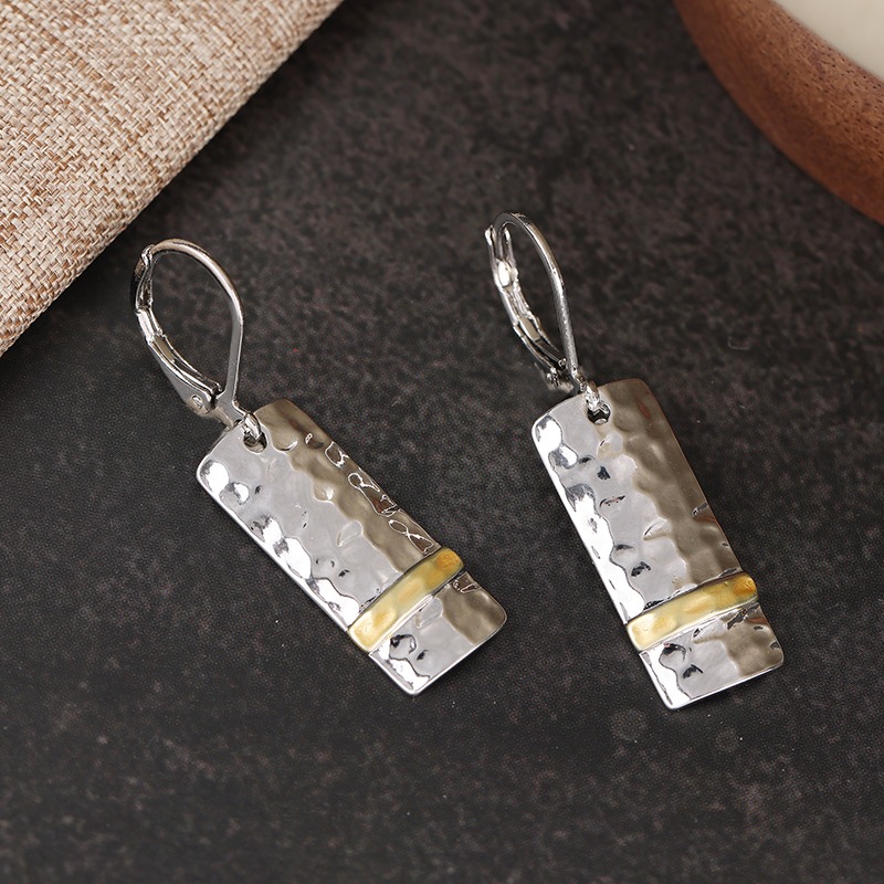 TEMU Modern Rectangular Hammer-patterned Earrings - Minimalist Style, Exquisite Women's Jewelry - Suitable For Parties, Vacations, Daily Wear. With