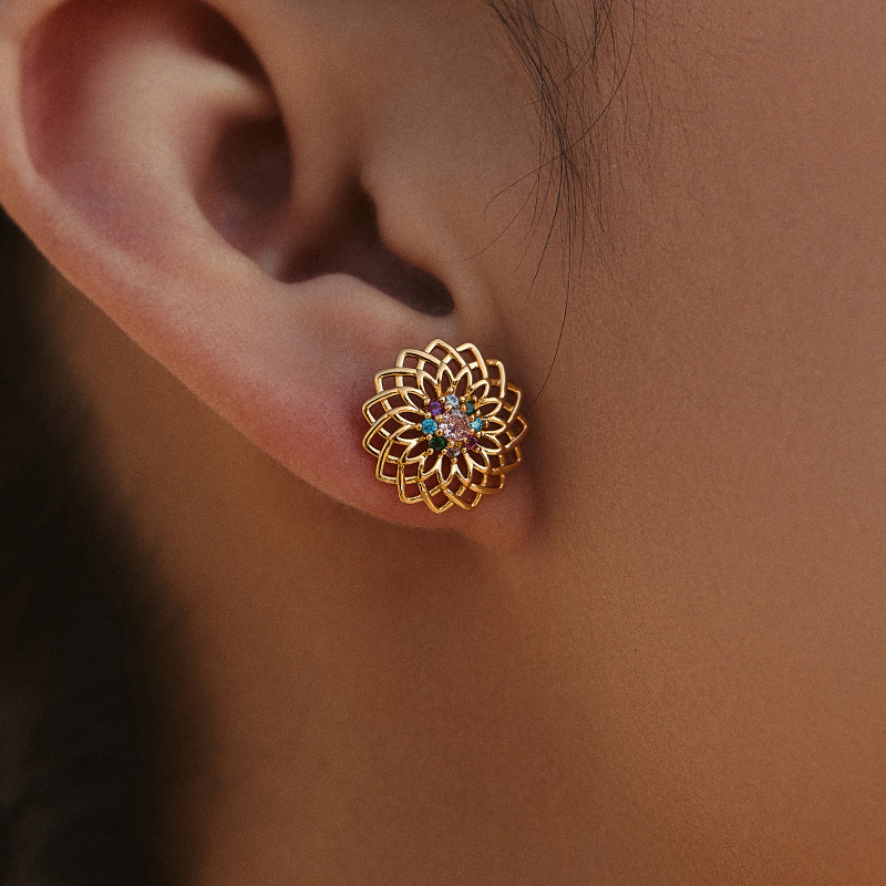TEMU Golden Retro Hollow Colorful Flower Stud Earrings, Women Additions For Daily Commute, Dating, Gathering, Vacation, Photo Shooting Beach Seaside