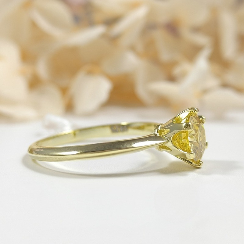 Women's 1.0 Carat Yellow Moissanite Six-Clawed Ring