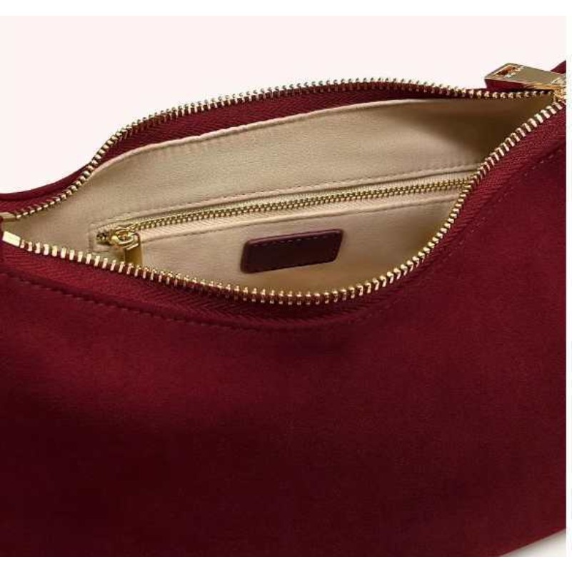 A Luxurious Suede Handbag for The Fall And Winter Seasons, Featuring a Stylish Vintage Tassel Design Available in Four Colors (Burgundy, Purple-Brown, Coffee), with an Optional Premium Texture, an Elegant Tassel Handbag