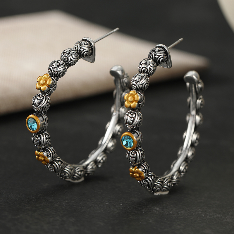 Women's Two-Tone Vintage Flower Pattern Earrings