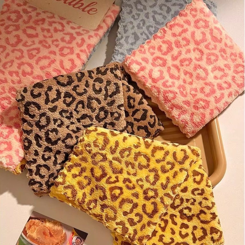 6pcs retro double sided colored leopard print cleaning cloths polyester square towels for dishwashing wiping tables suitable and living room use Product details 5