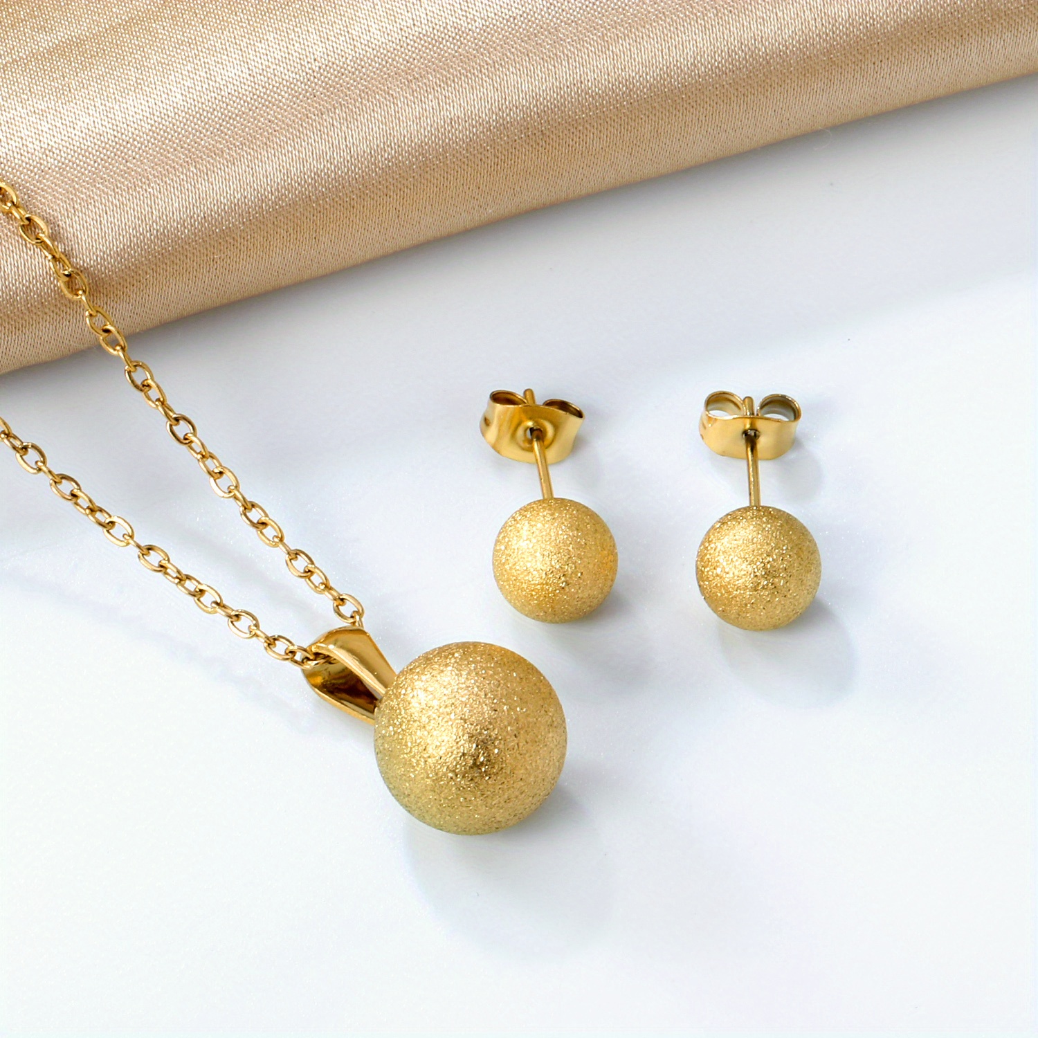 3pcs Stainless Steel Golden Matte Spherical Pendant Necklace Ear Stud Set For Banquets, Ceremonies, Parties, Vacations, Gifting, Dates, And Daily Wear, 18k Golden Plated Hypoallergenic Necklace